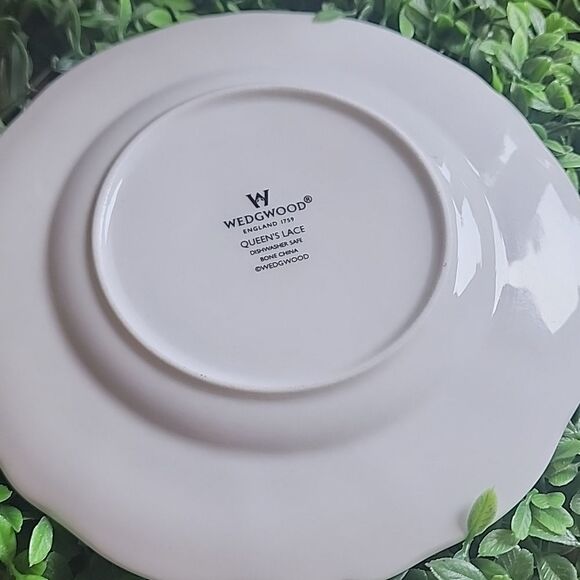 Wedgewood Bone China Bread Plate Queen's Lace Pattern - Picture 3 of 6